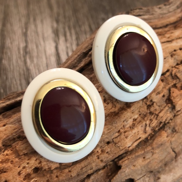Vintage Oval Button Earrings White Brown Gold - Picture 6 of 9